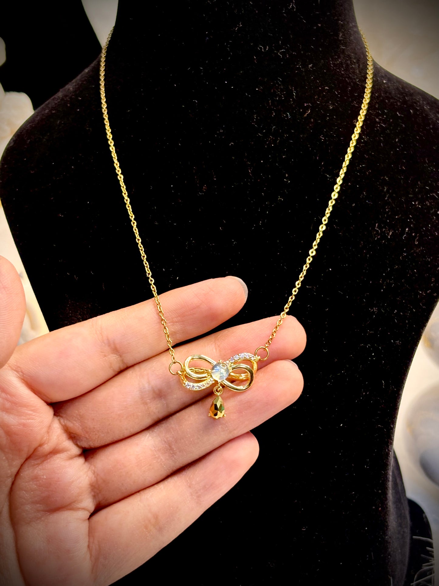 Golden-Bow Chain