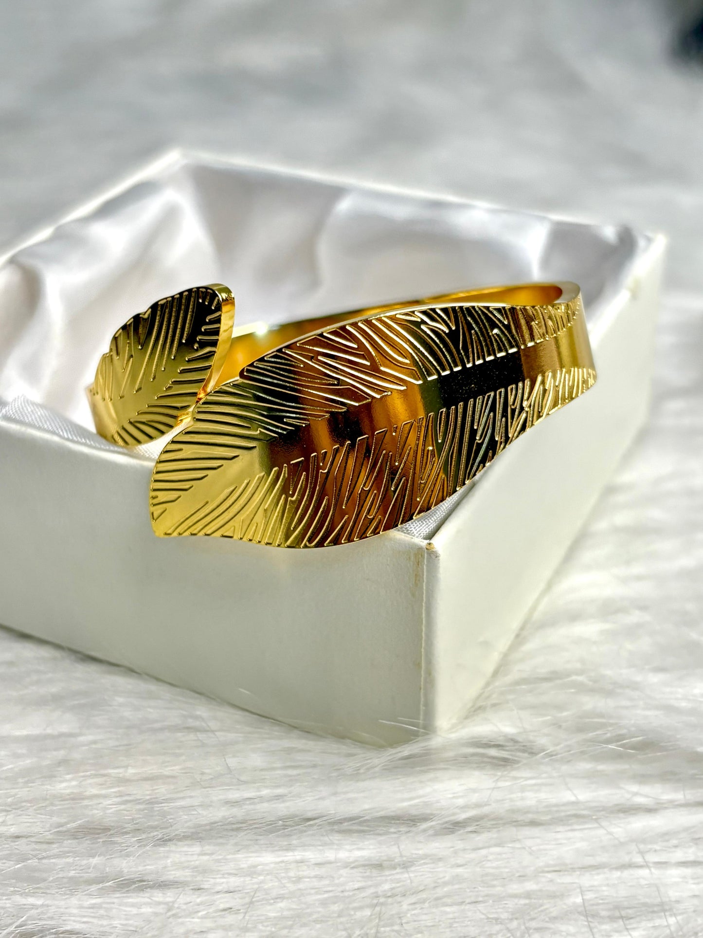 Women’s Gold-Plated Anti-Tarnish Leaf Design Bangles | Stylish Open Cuff Bracelet in Korean Jewellery Style | Elegant Women Jewellery | Trendy Anti-Tarnish Bracelet & Bangle | Statement Women Necklace Look