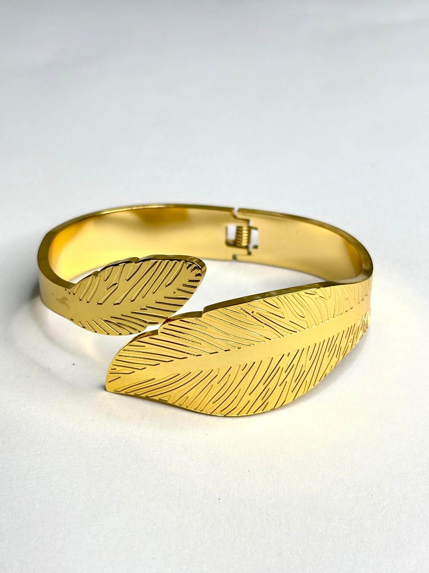 Women’s Gold-Plated Anti-Tarnish Leaf Design Bangles | Stylish Open Cuff Bracelet in Korean Jewellery Style | Elegant Women Jewellery | Trendy Anti-Tarnish Bracelet & Bangle | Statement Women Necklace Look