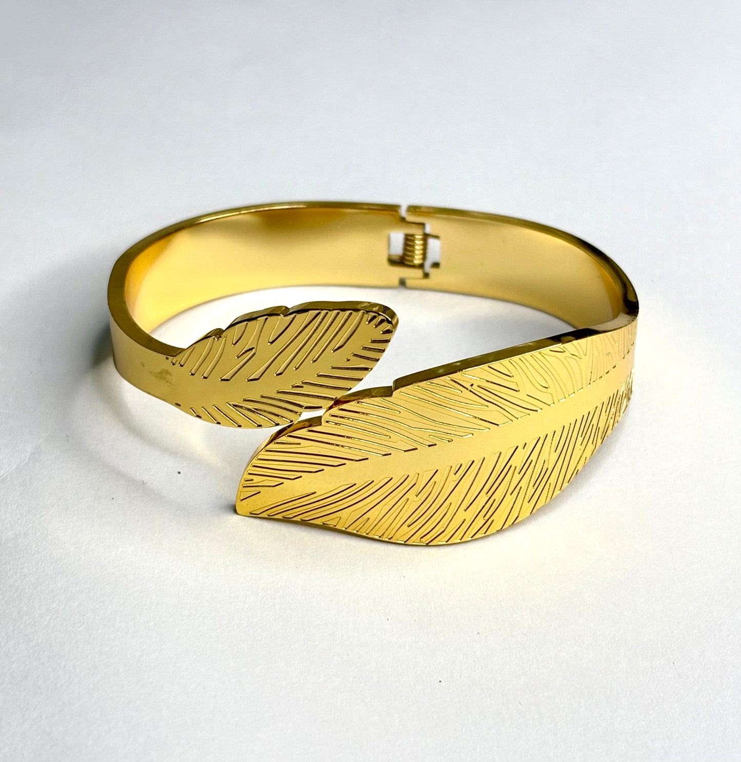Women’s Gold-Plated Anti-Tarnish Leaf Design Bangles | Stylish Open Cuff Bracelet in Korean Jewellery Style | Elegant Women Jewellery | Trendy Anti-Tarnish Bracelet & Bangle | Statement Women Necklace Look