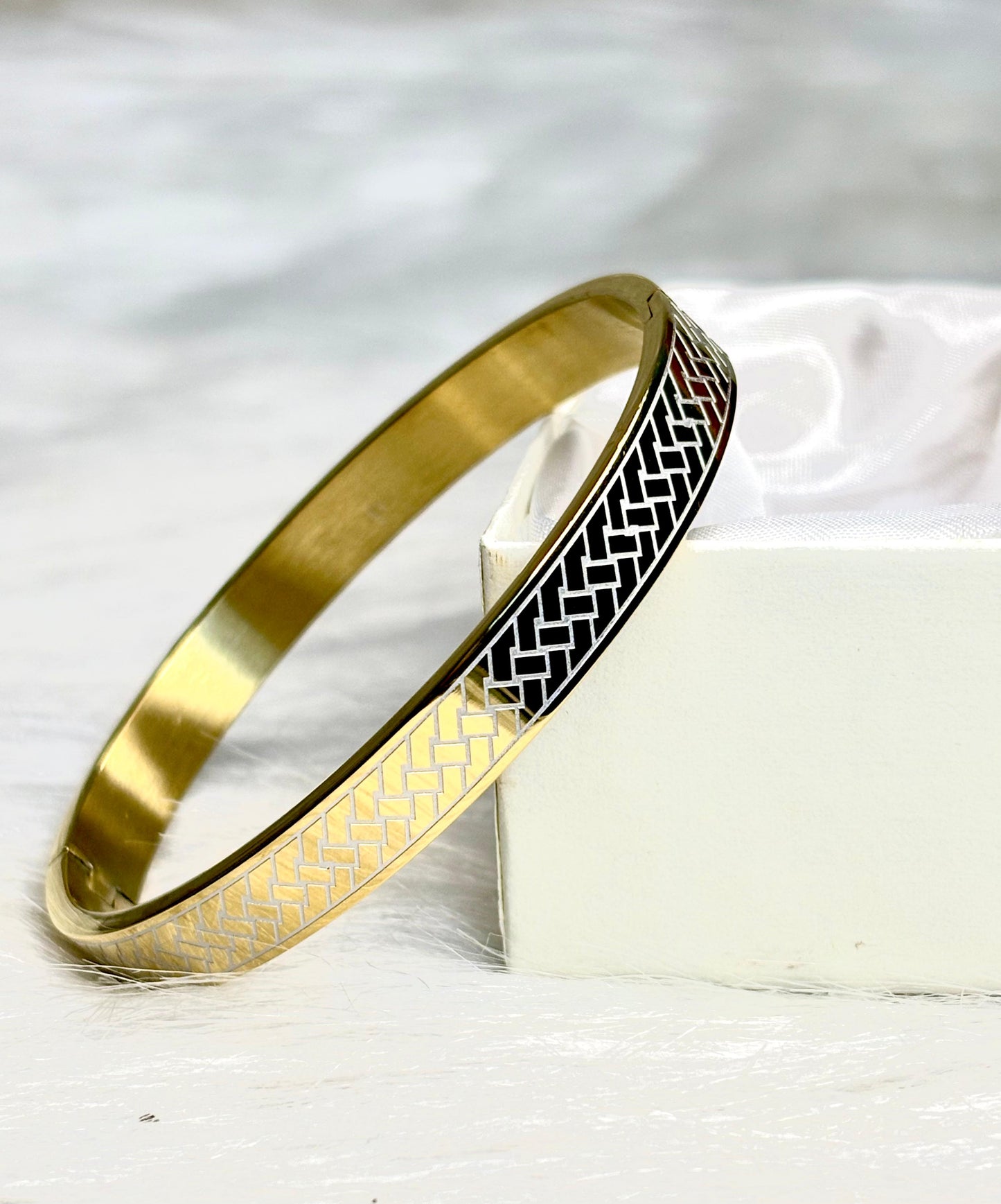 Durable Anti-Tarnish Gold Plated Modern Pattern Bangle | Korean Inspired Unisex Couple Bracelet