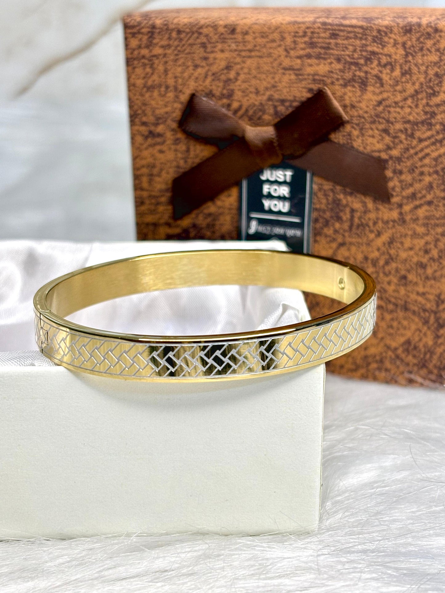 Durable Anti-Tarnish Gold Plated Modern Pattern Bangle | Korean Inspired Unisex Couple Bracelet