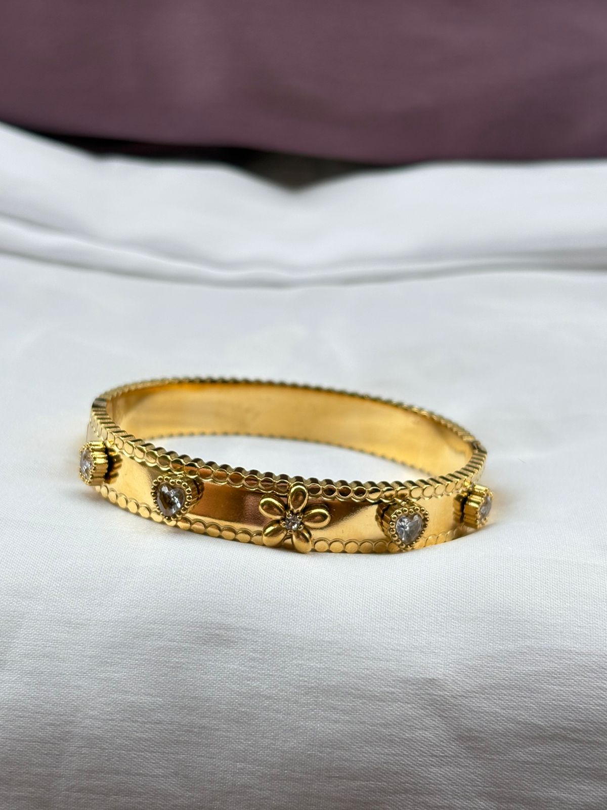 Luxury Gold Floral Motif Bracelet