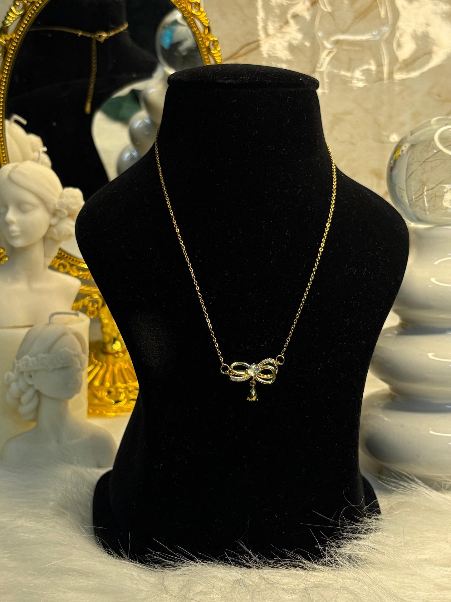 Golden-Bow Chain