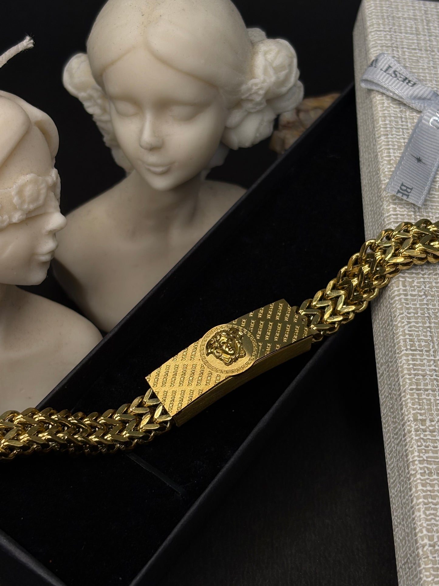 ZIOR Men's Lion Emblem Bracelet with Textured Plate Anti-Tarnish Gold-Tone Designer Chain