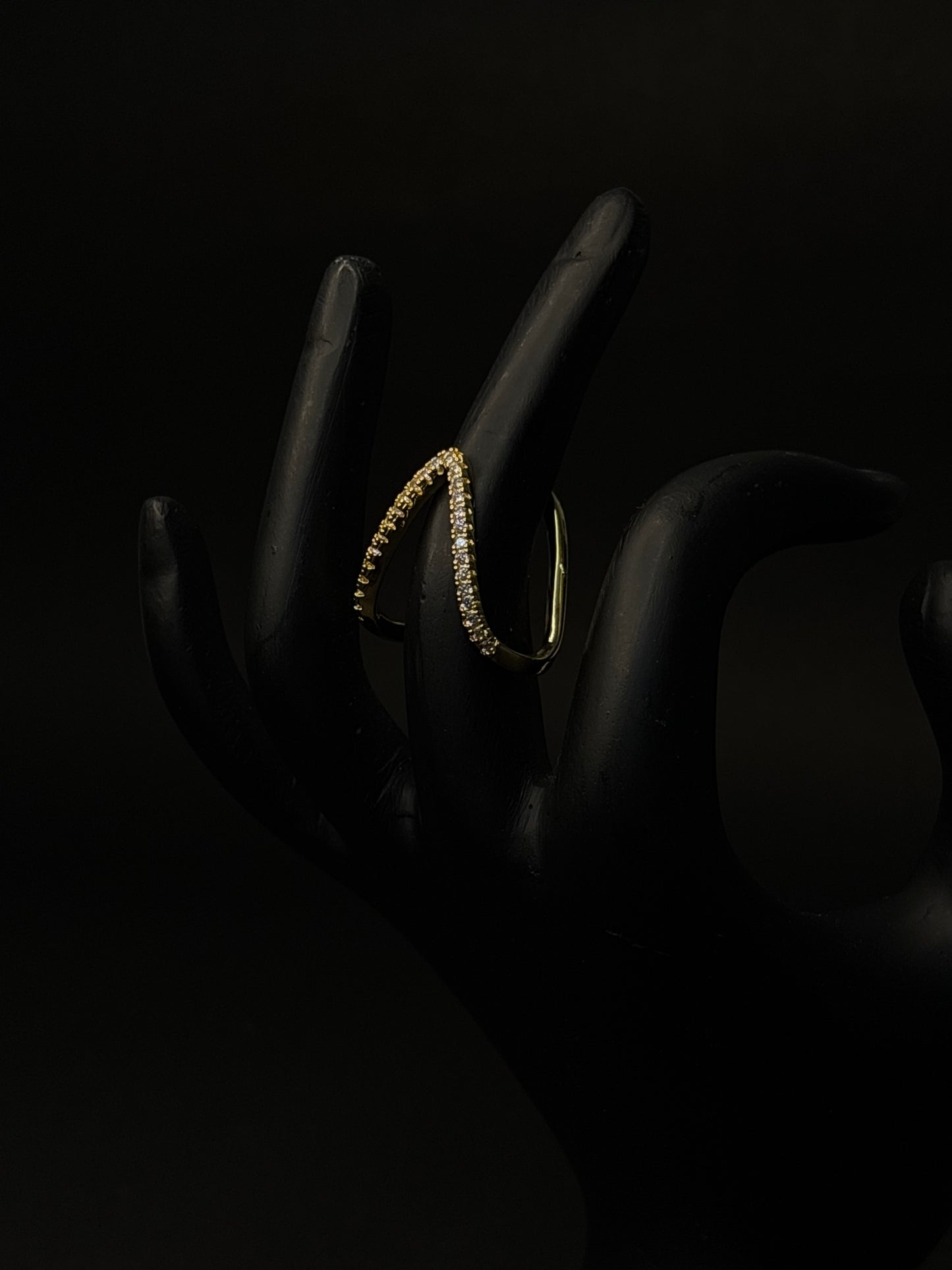 ZIOR Women's Gold-Plated Wave Design Ring