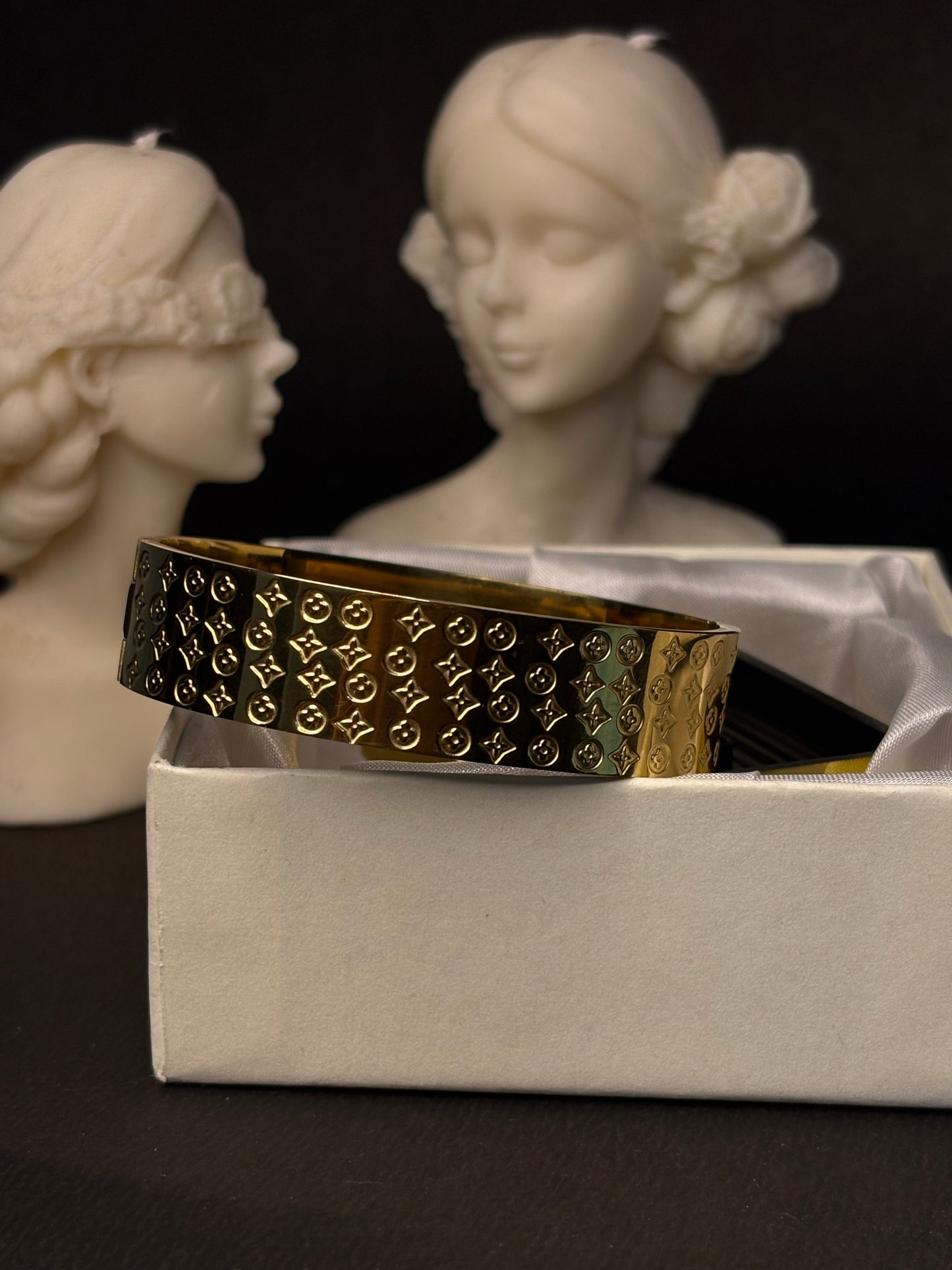 ZIOR Women's Gold-Plated Designer Bangle Bracelet Elegant Engraved Pattern