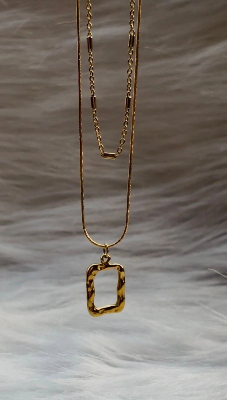 GOLDEN FRAME NECKLACE