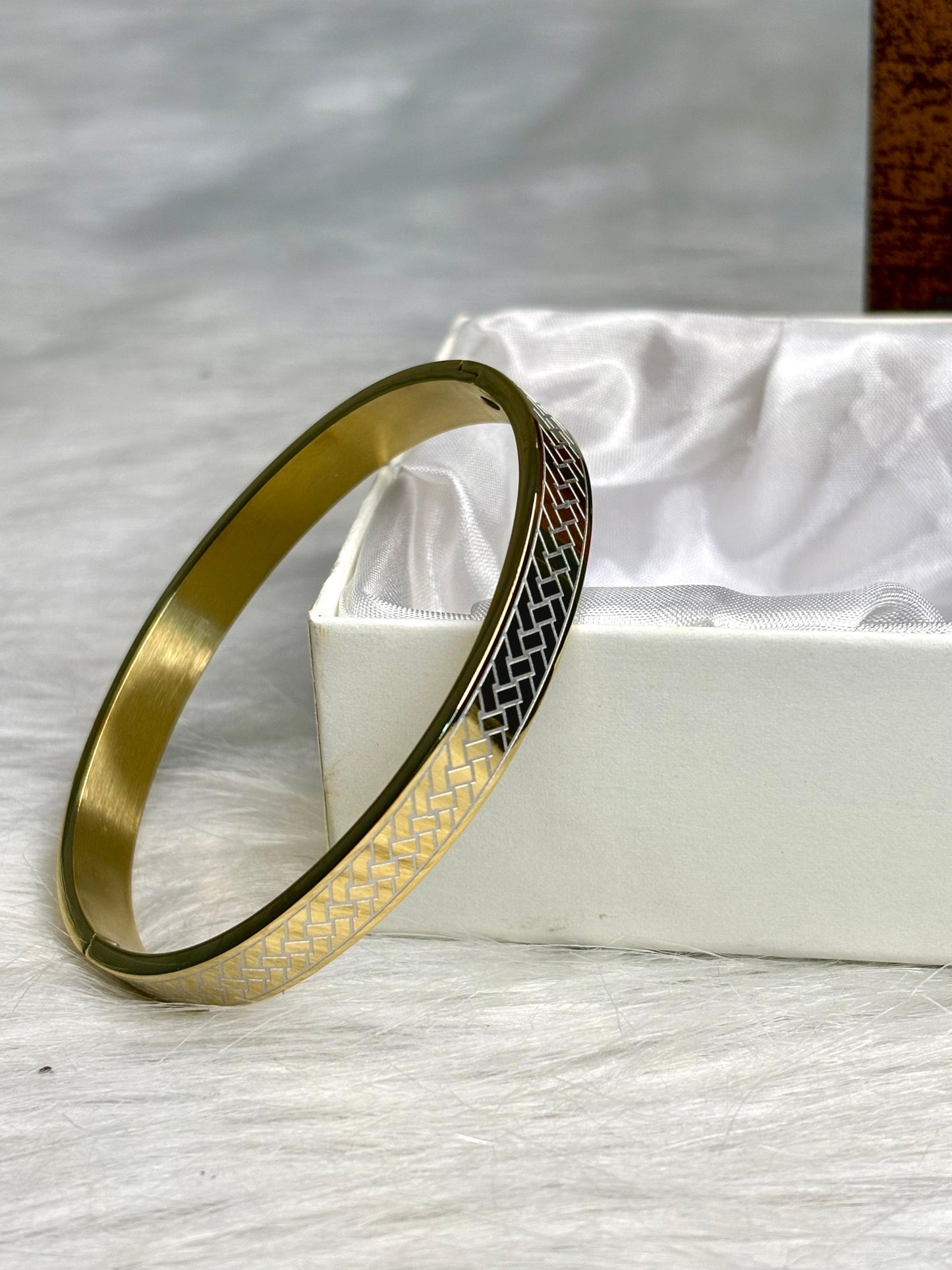 Durable Anti-Tarnish Gold Plated Modern Pattern Bangle | Korean Inspired Unisex Couple Bracelet
