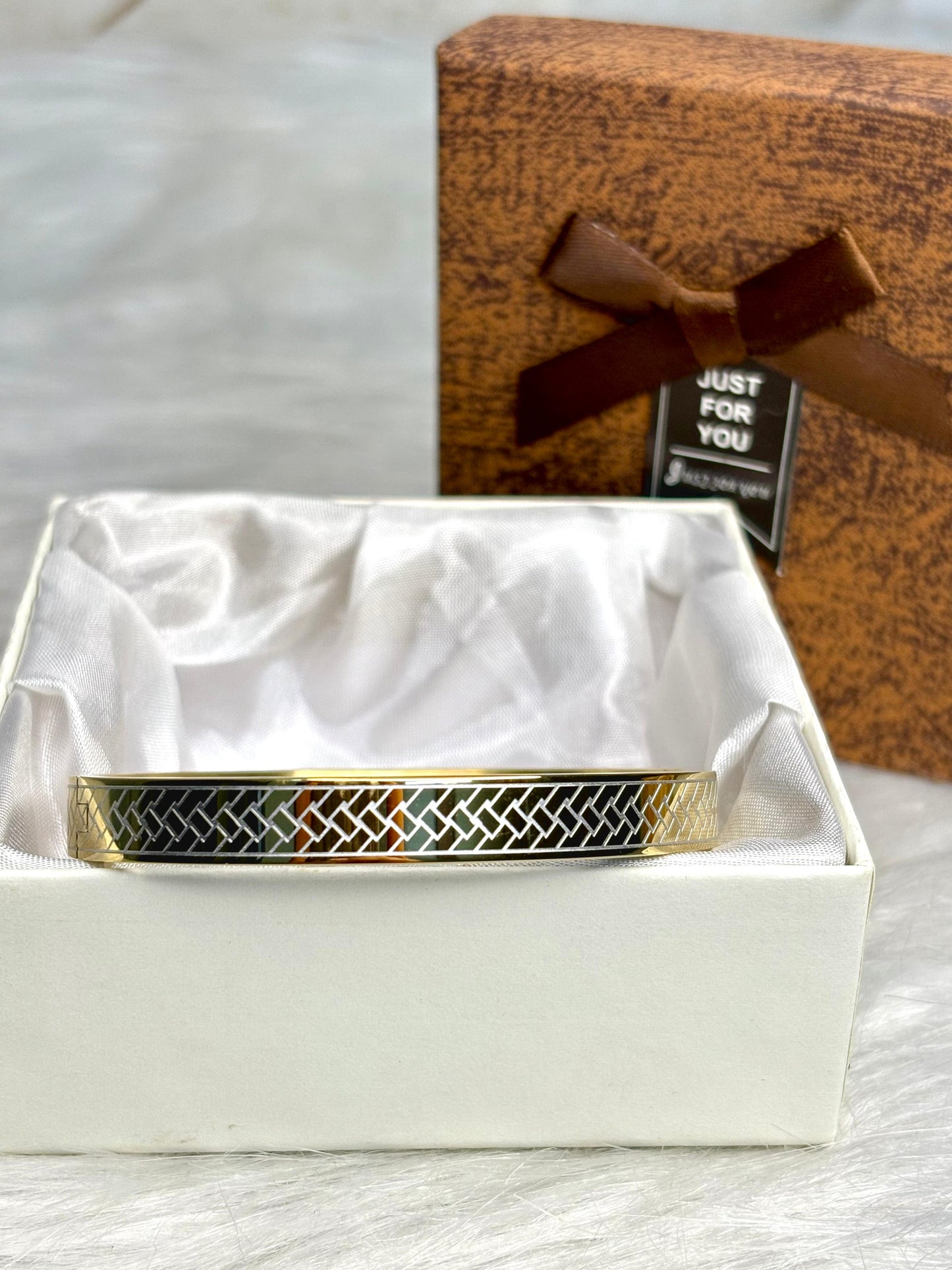 Durable Anti-Tarnish Gold Plated Modern Pattern Bangle | Korean Inspired Unisex Couple Bracelet