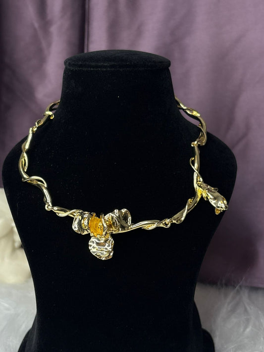 ZIOR- SHOWSTOPPER | STATEMENT ROSE WRAPPED NECKLACE
