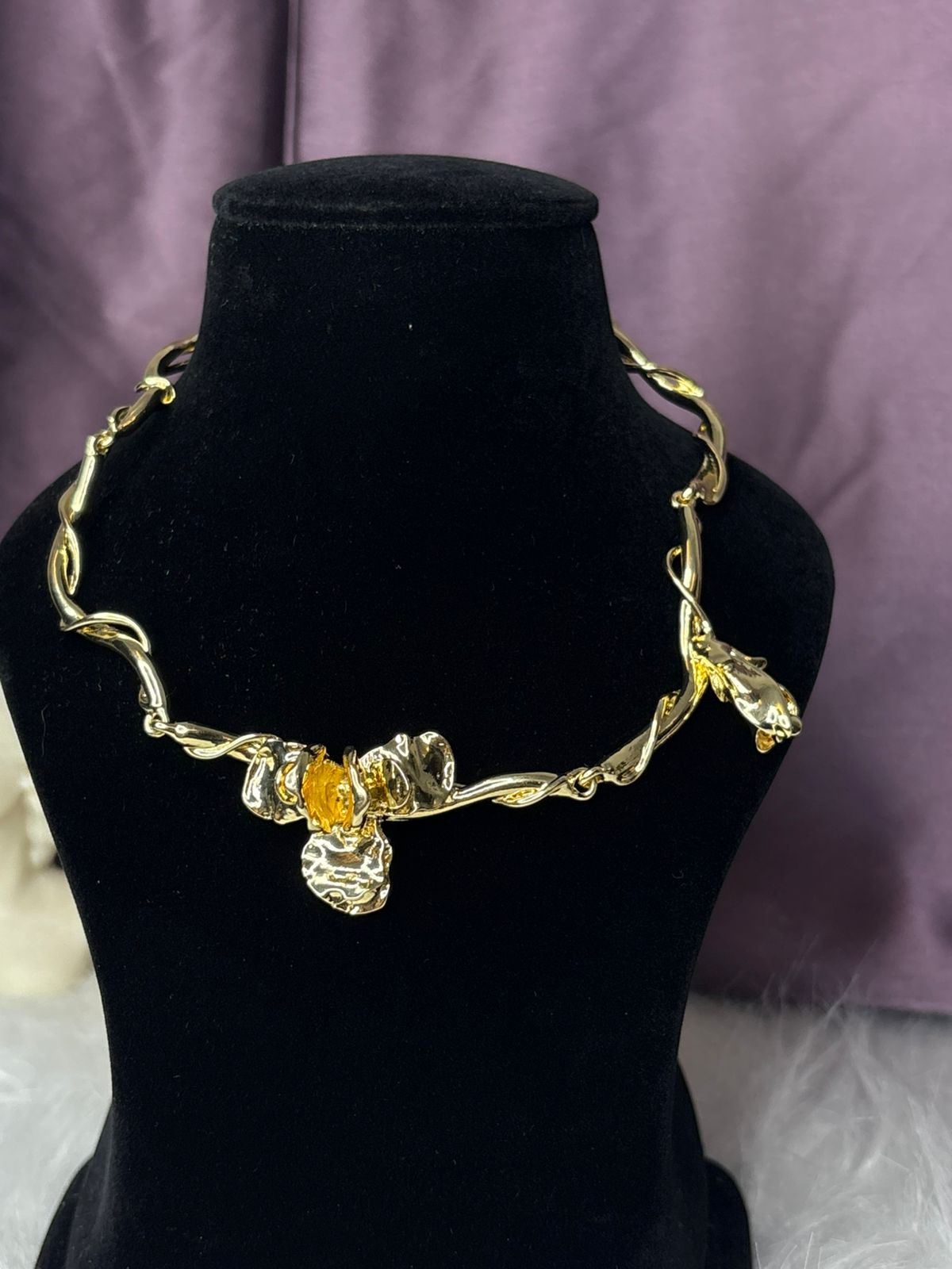 ZIOR- SHOWSTOPPER | STATEMENT ROSE WRAPPED NECKLACE