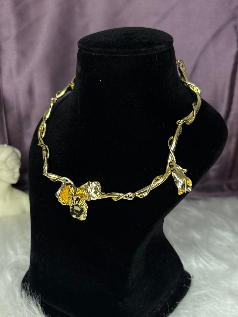 ZIOR- SHOWSTOPPER | STATEMENT ROSE WRAPPED NECKLACE