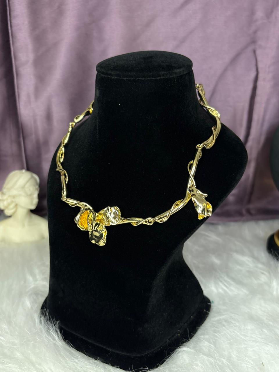 ZIOR- SHOWSTOPPER | STATEMENT ROSE WRAPPED NECKLACE
