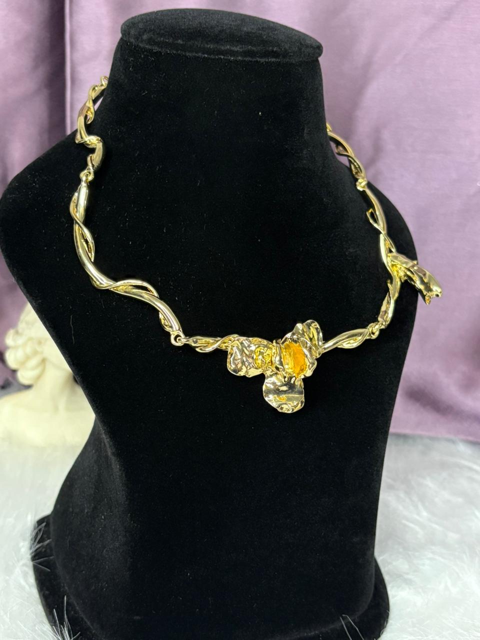 ZIOR- SHOWSTOPPER | STATEMENT ROSE WRAPPED NECKLACE