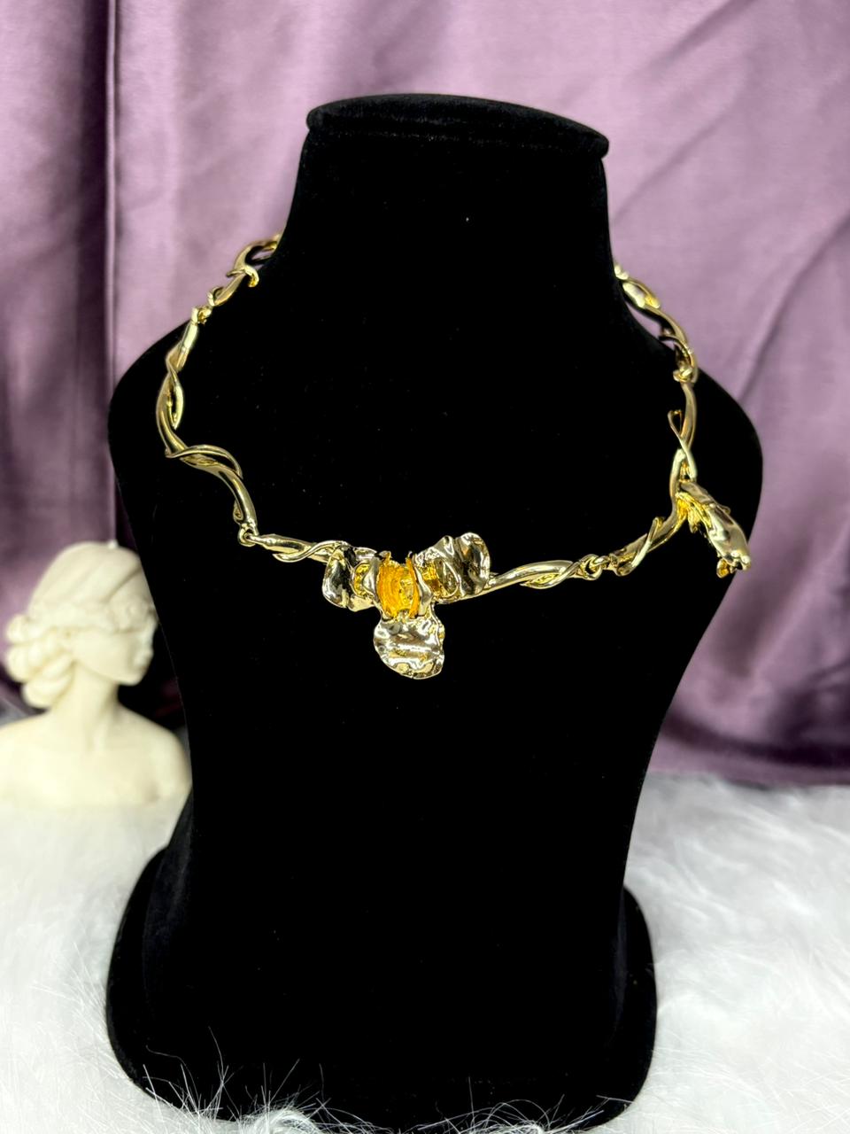 ZIOR- SHOWSTOPPER | STATEMENT ROSE WRAPPED NECKLACE