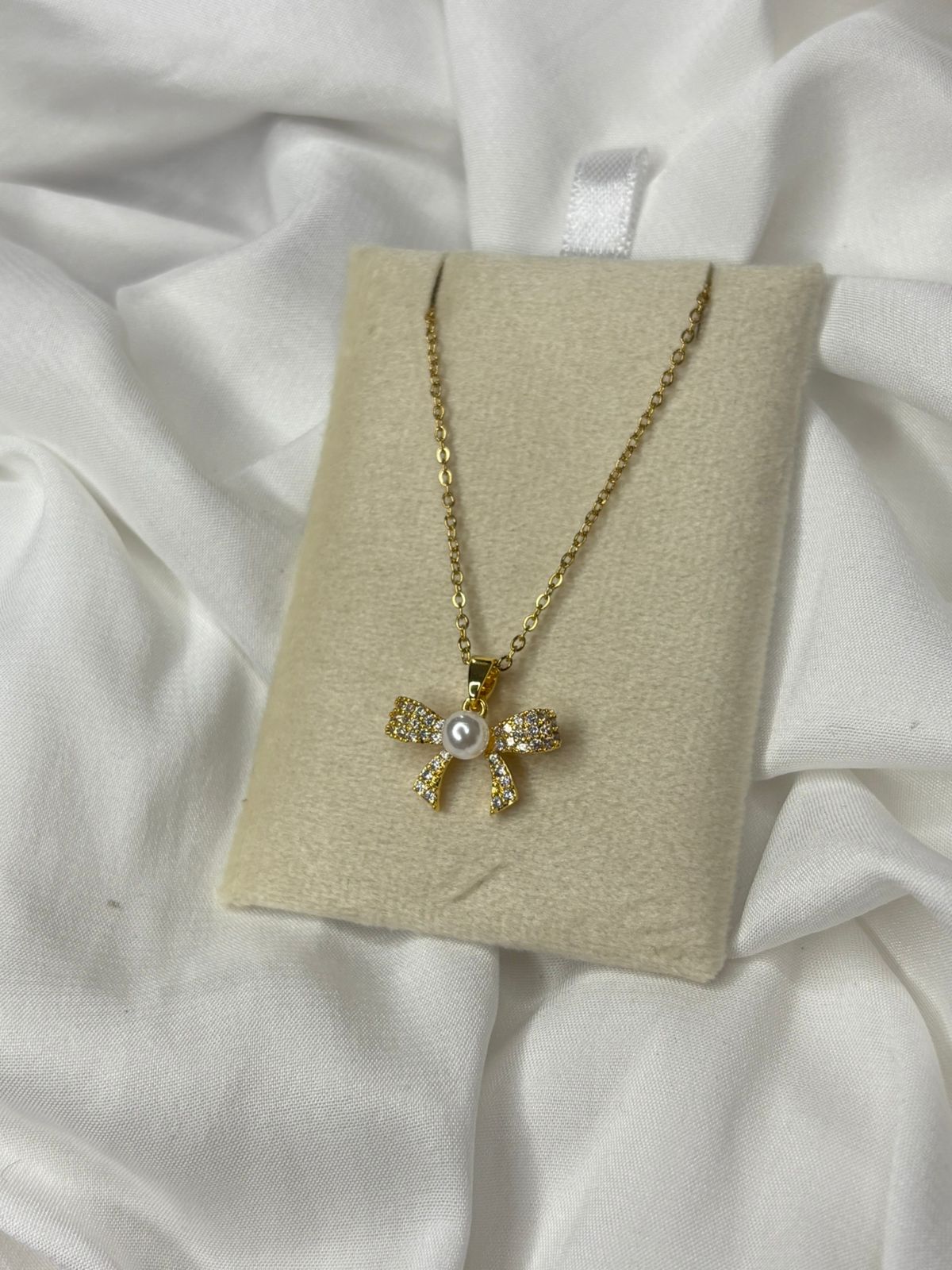 Classy Pearl-Bow Necklace Chain for Girls