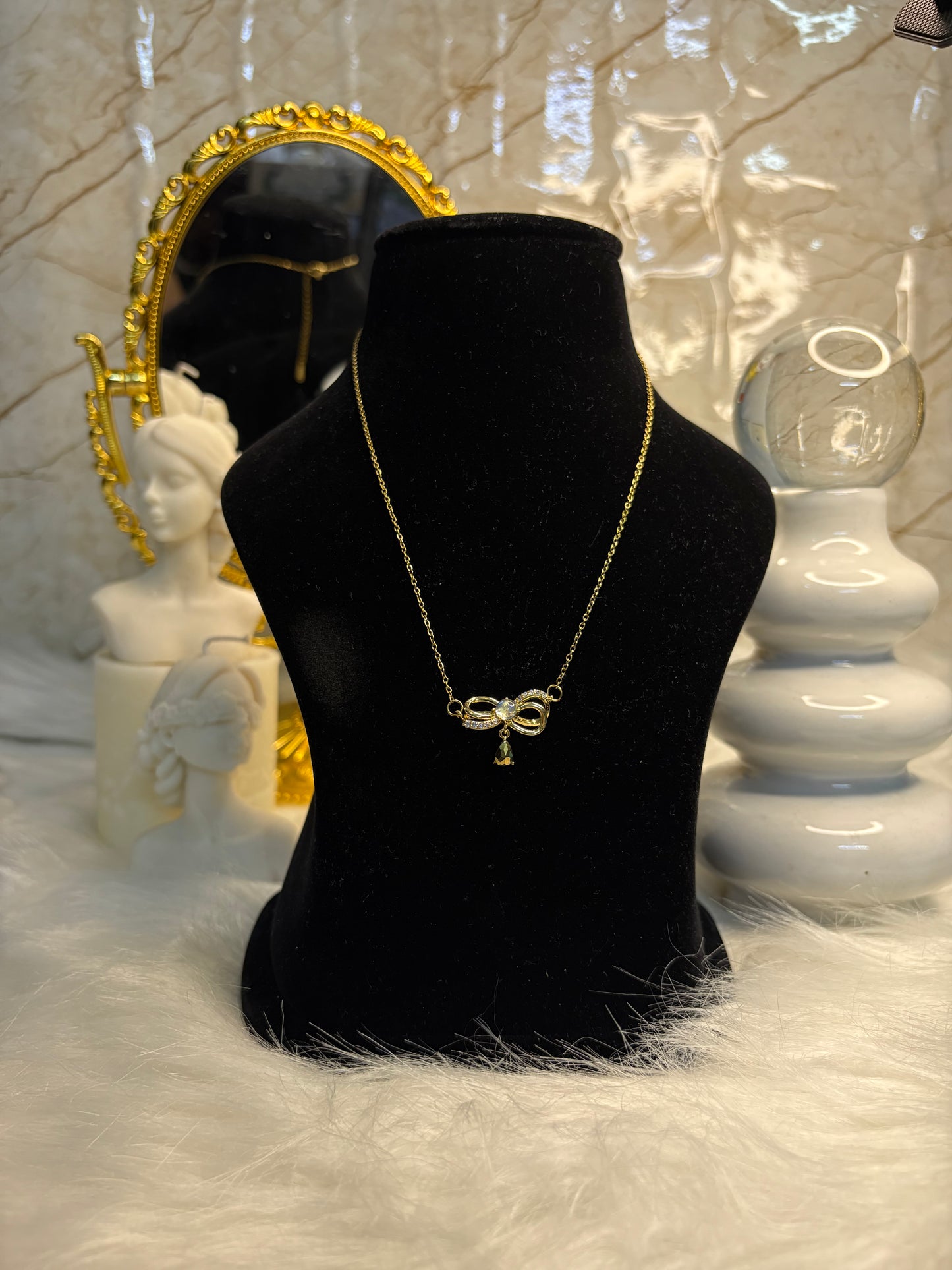 Golden-Bow Chain