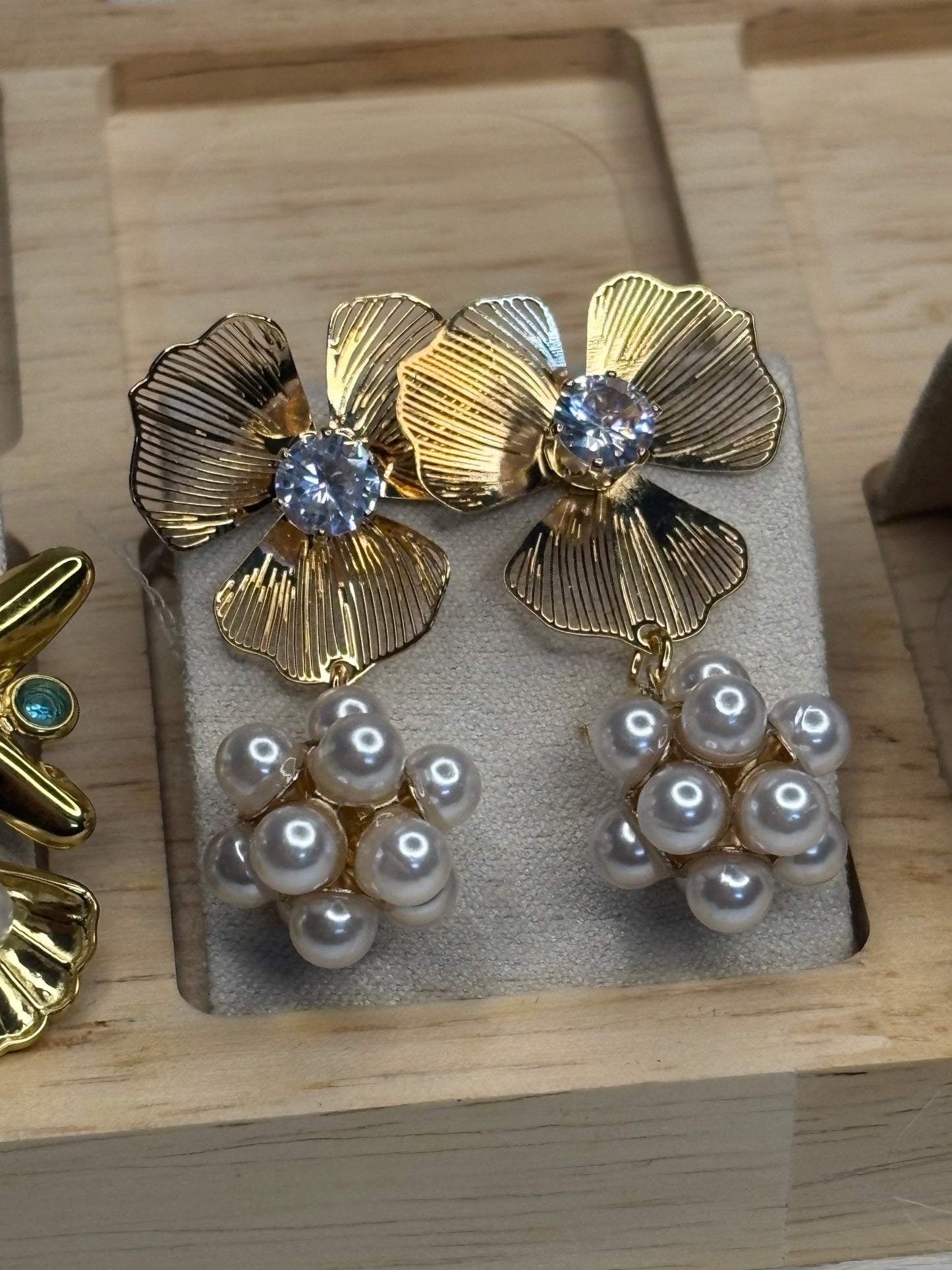 Flower- Pearl Drop Earrings