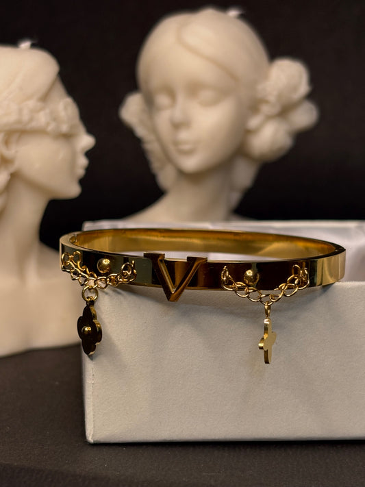 ZIOR Women's Gold-Plated V Charm Bracelet